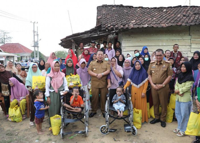 Gubernur Lampung Beri Bantuan Pengobatan Bagi Warga Tulang Bawang