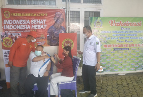 Gandeng BINDA Lampung, Ketua LPM Pringsewu Gelar Vaksinasi Massal