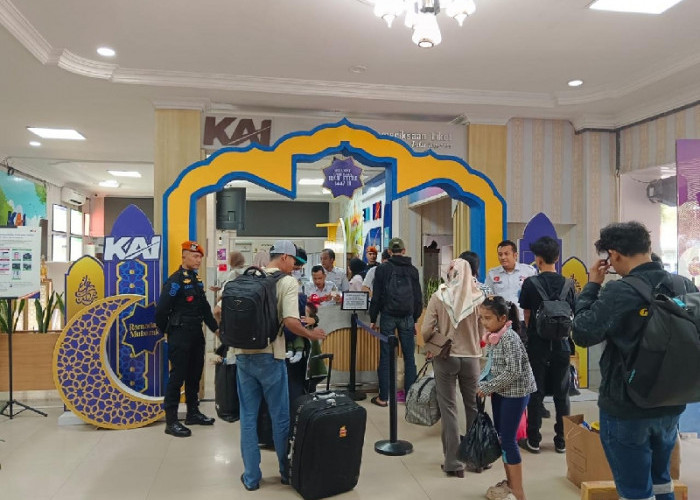 Lonjakan Pemudik Lebaran 2026, Puluhan Ribu Penumpang Padati Kereta Api di Tanjung karang 