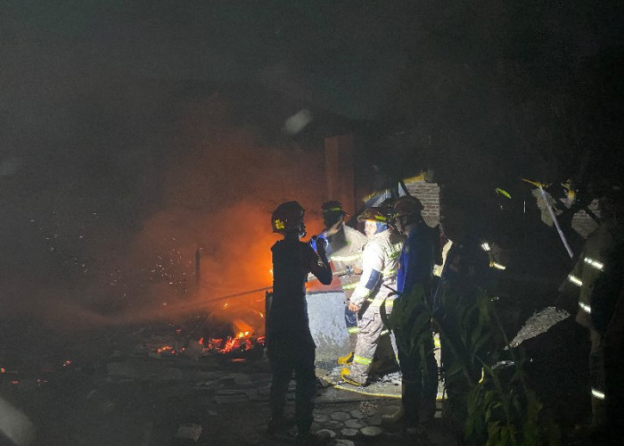 Kebakaran di Rajabasa Hanguskan Rumah dan Motor, Damkar Kerahkan 30 Personel