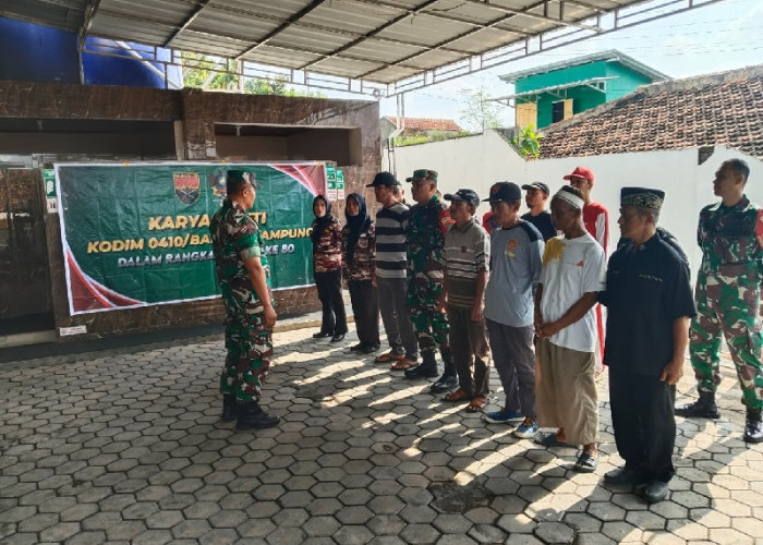 Babinsa Koramil 410-05/TKP Gelar Karya Bakti Bersih Masjid Jelang HUT TNI ke-80