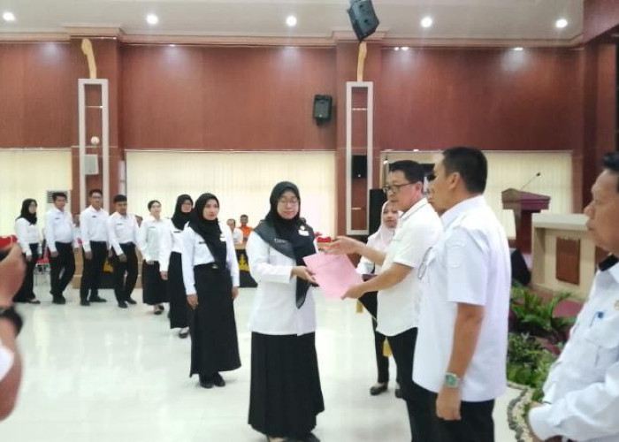 Pemkot Bandar Lampung Serahkan SK PNS Formasi 2024, Plt Asisten I Tekankan Kedisiplinan