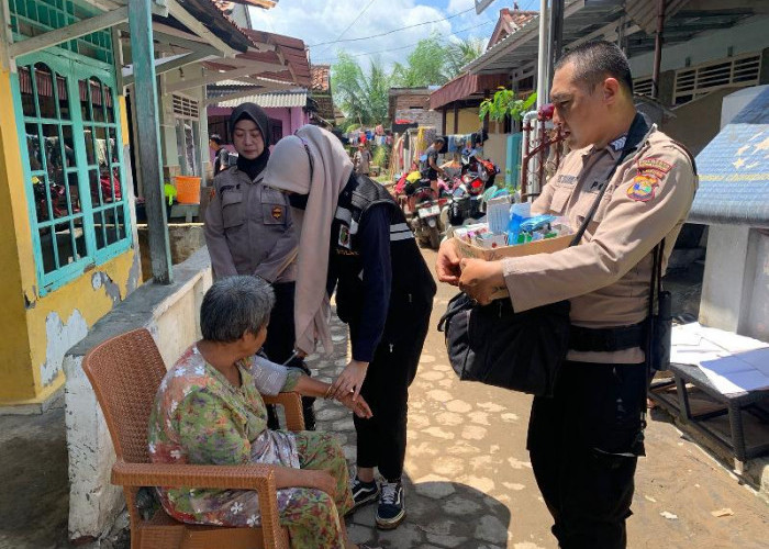 Polresta Bandar Lampung Berikan Layanan Kesehatan Gratis Door to Door bagi Korban Banjir