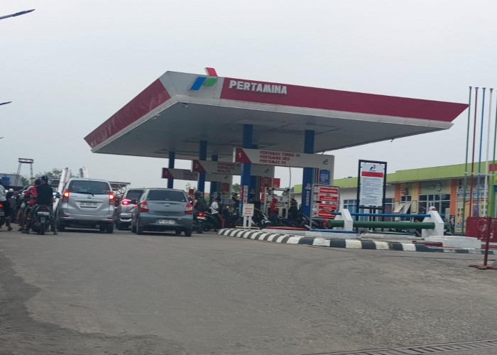 Kenaikan BBM Nonsubsidi, Warga Bandar Lampung Ramai Beralih ke BBM Subsidi