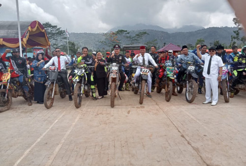 Komunitas Motor Trail Ikut Meriahkan HUT RI di Kecamatan Pagardewa 