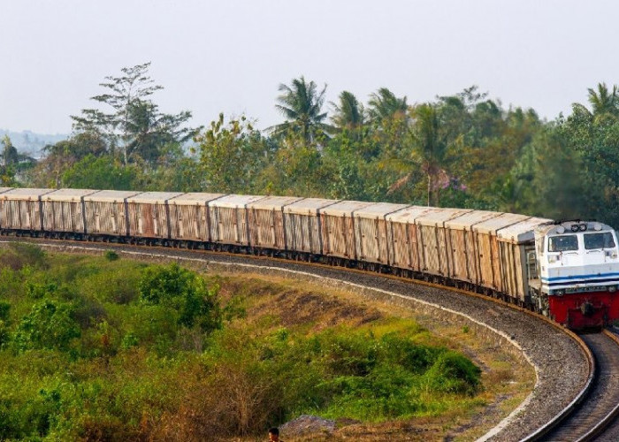 KAI Divre IV Tanjung karang Angkut 296 Ribu Ton Semen dan BBM hingga September 2026