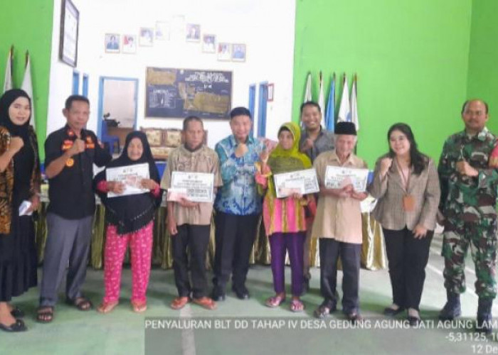 13 Masyarakat Gedung Agung Datangi Kantor Desa,Ada Apakah Kiranya ?