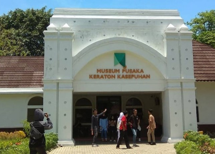 Menyusuri Jejak Sejarah di Museum Pusaka Keraton Kasepuhan Cirebon