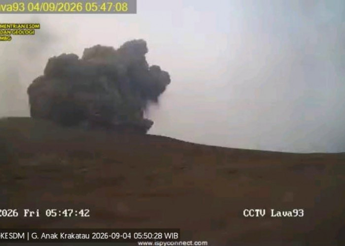 Gunung Anak Krakatau Kembali Erupsi, Lava Fountain Muncul dan Dentuman Terdengar hingga Banten