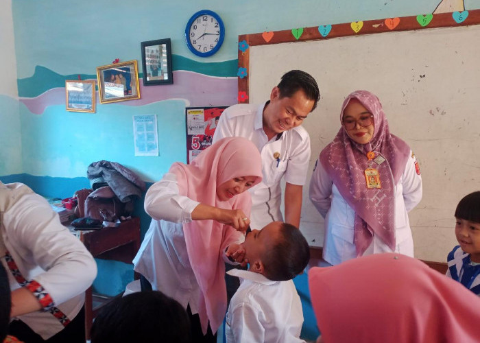Hari Kedua PIN Polio Camat Kebun Tebu Kembali Turun Lakukan Monitoring 