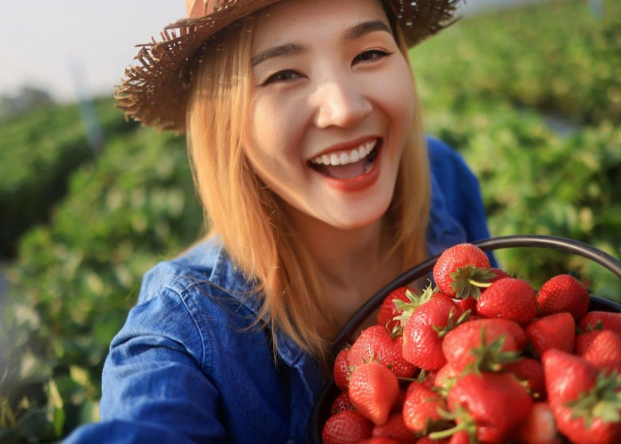 Manfaat Strawberry untuk Wajah dan Kulit, Rahasia Alami Kulit Cerah dan Awet Muda