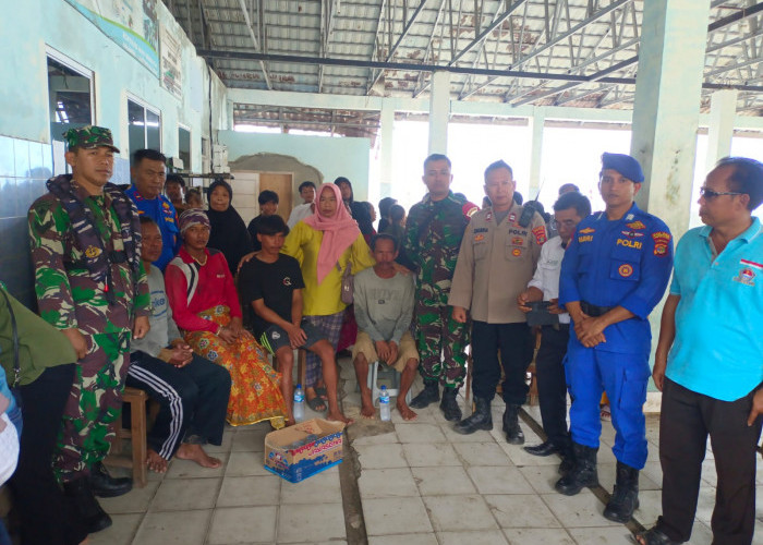 Evakuasi Dramatis Nelayan Kapal Tenggelam di Perairan Pulau Legundi Pesawaran