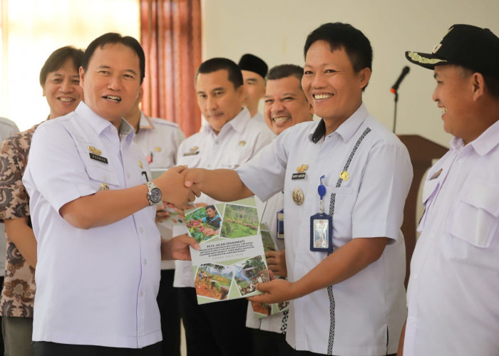 Pj Bupati Lampung Barat Launching Buku Roadmap Peran dan Komitmen Multipihak Terhadap Mitigasi Konflik Satwa