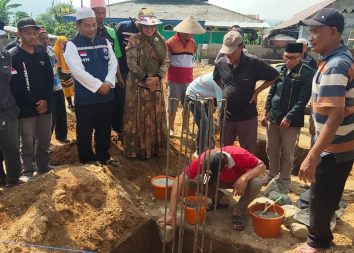 Peletakan Batu Pertama, Sri Ajak Jemaah Dukung Percepatan Pembangunan Masjid Al-Muhajirin