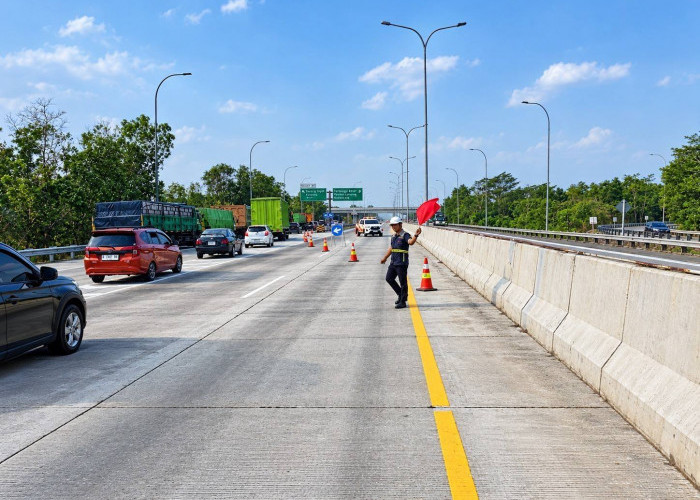 Kebakaran TPA Bandar Jaya Picu Asap di Tol KM 132, PT BTB Perketat Pengamanan