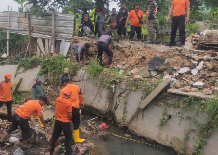 Hujan Lebat dan Angin Kencang Picu Ambruknya Tembok di Kedamaian Bandar Lampung