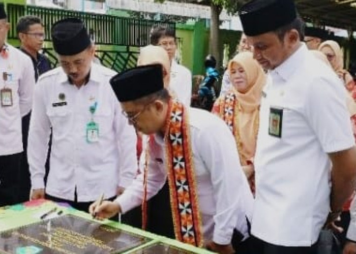Kakanwil Kemenag Lampung Resmikan PTSP MTsN 1 Lambar 
