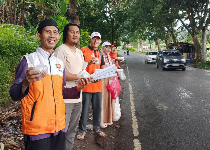 DPC PKS Teluk Betung Barat Berbagi Takjil, Perkuat Silaturahmi Ramadhan