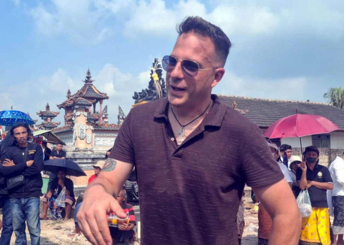 Bukan di Bali, Ngaben Massal Balinuraga Memikat Turis Italia dan Puluhan Ribu Pengunjung