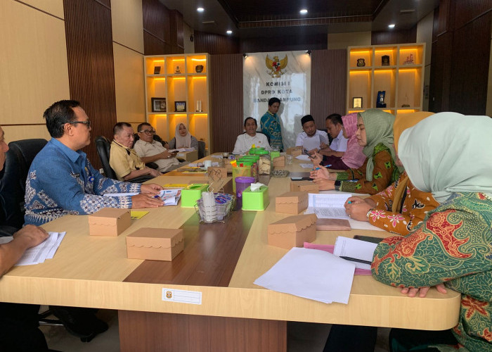 Bukan Sekadar PAD, DPRD Kota Bandar Lampung Sentil Reklame Tak Terawat 