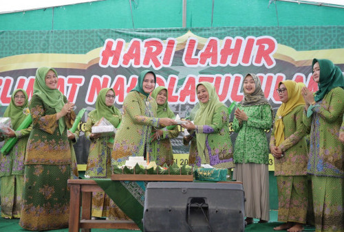 Wagub dan Ketua TP PKK Lampung Hadiri Harlah Ke-76 Muslimat NU Pringsewu