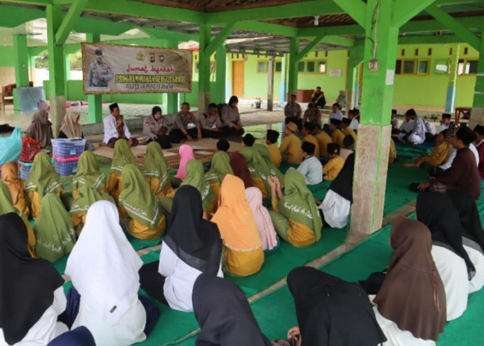 Jumat Berkah: Polres Lampung Selatan Bagikan Makanan Bergizi Gratis di Madrasah Diniyah