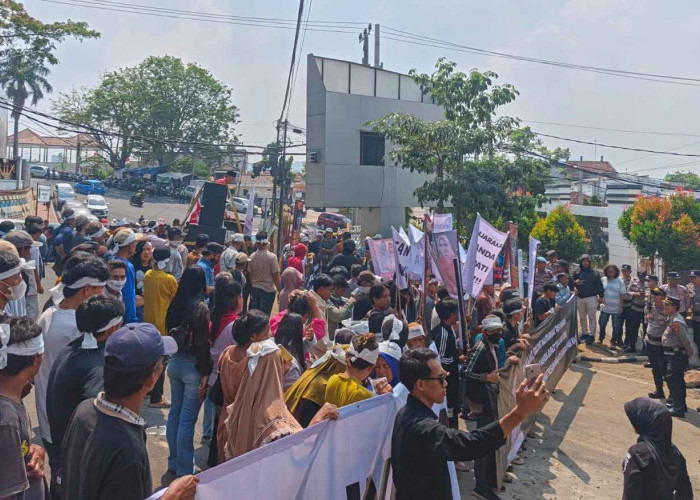 Ratusan Massa Desak Kejati Lampung Usut Dugaan TPPU SPAM Pesawaran