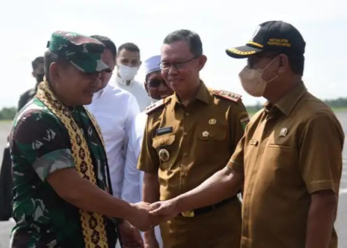 Ketua DPRD Lampung Mingrum Gumay Sambut KASAD Dudung di Bandara Radin Inten II
