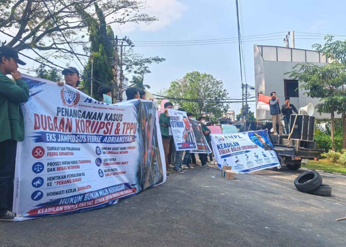 Aksi AMPL di Kejati Lampung Soroti Dugaan Korupsi Eks Jampidsus Febrie Adriansyah