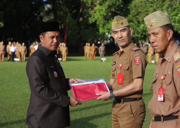 Semarakkan HUT RI Ke-79, Pj Bupati Lampung Barat Canangkan Gerakan Pembagian 10 Juta Bendera Merah Putih