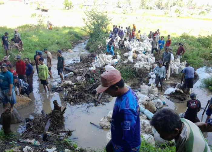 Perbaiki Saluran Irigasi, BPP-Warga Karya Penggawa Gotong Royong