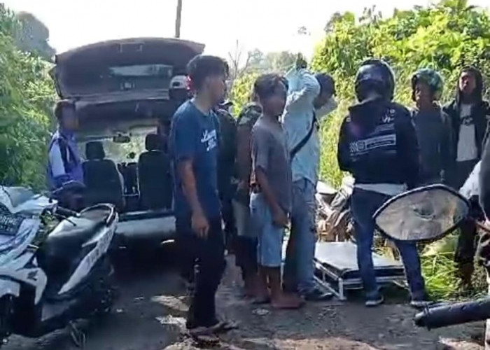 Rem Blong, 2 Pengendara Sepeda Motor Wisatawan Bukit Embun Terjun ke Jurang, 1 Meninggal