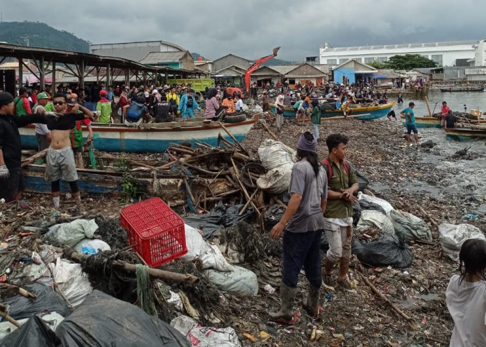 Viral Sampah di Pesisir Pantai Sukaraja Bandar Lampung, Ini Penjelasan Kepala DLH Lampung 