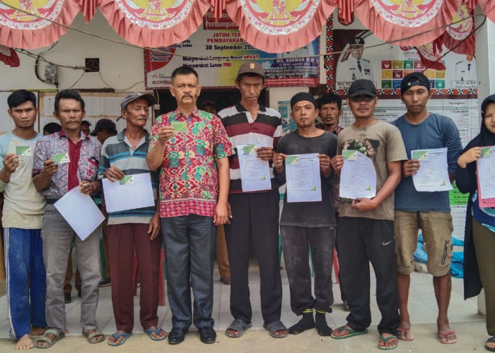 Lindungi Pekerja Rentan, Dana Desa Tebaliokh Biayai BPJS Ketenagakerjaan 10 Orang Pekerja 