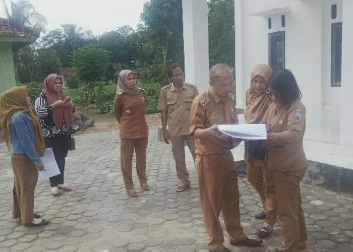 Tim Verifikasi Kecamatan Jatiagung Laksanakan Monev APBDes Tahap II Desa Purwotani 