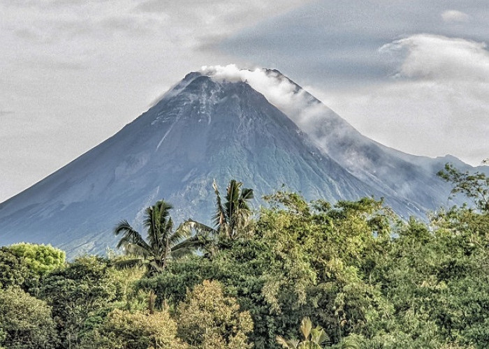 Gunung Merapi Perbatasan Jawa Tengah dan Yogyakarta Berada di Siaga Level 3