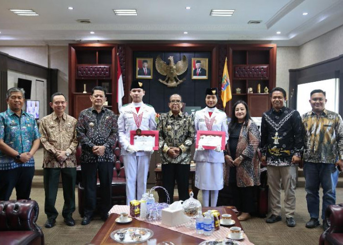 Wakili Lampung Sebagai Paskibraka HUT RI di IKN, Alvin dan Mutia Terima Penghargaan dari Pj Gubernur Samsudin 