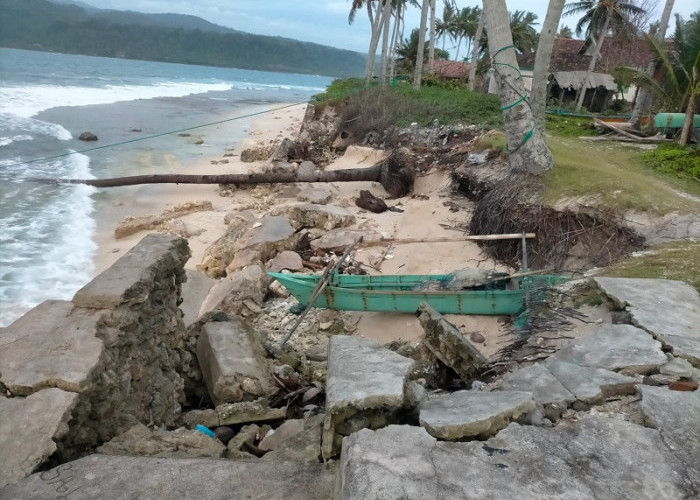 Belum Ada Penanganan Abrasi Pantai di Pulau Pisang