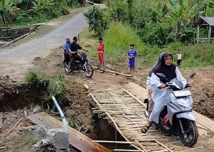 Akses Jalan Mekar Sari Ditutup Total, Perbaikan Jembatan Ambles Jadi Penyebab