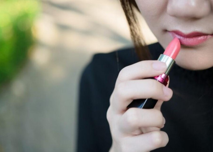 Rahasia Memilih Lipstik Terbaik untuk Bibir Kering agar Tetap Lembap Seharian