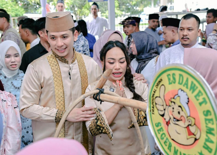 Bupati Lamsel Borong Dagangan UMKM di Halalbihalal Lamban Rakyat