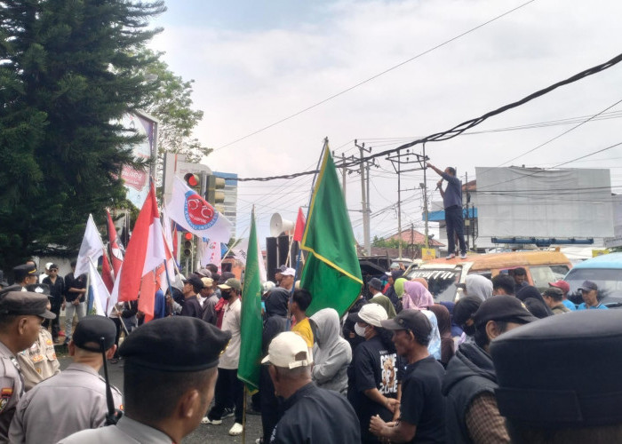 Massa ALAM BAKA Tuntut Evaluasi MBG dan Pengawasan Ketat Penggunaan APBD Lampung