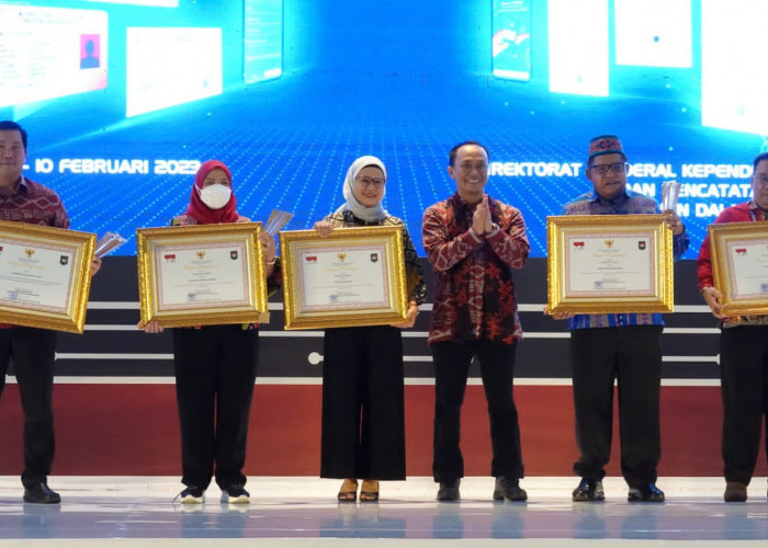 Walikota Bandar Lampung Eva Dwiana Terima Penghargaan dari Kemendagri