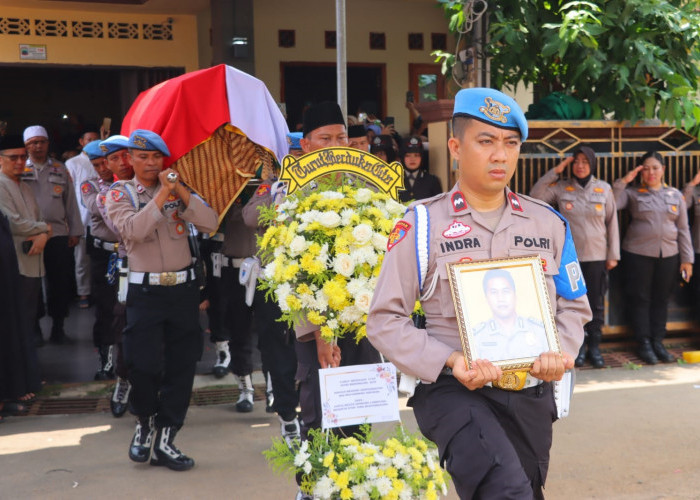 Penghormatan Terakhir, Kapolresta Bandar Lampung Pimpin Upacara Pemakaman Bripka Misran