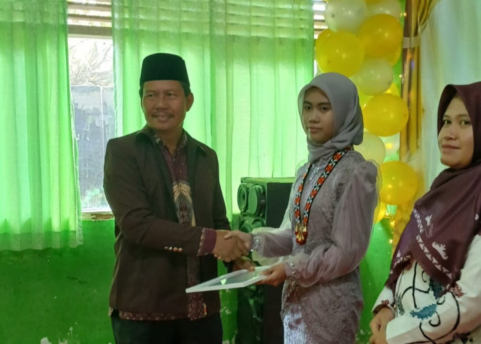 MIN 1 Lampung Barat Gelar Pelepasan 84 Siswa secara Khidmat