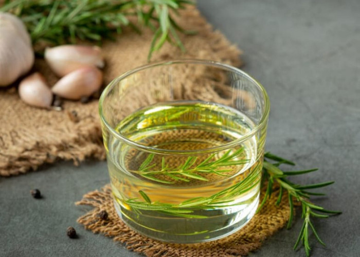 Neem Oil: Manfaat, Kandungan Alami, serta Risiko Penggunaannya