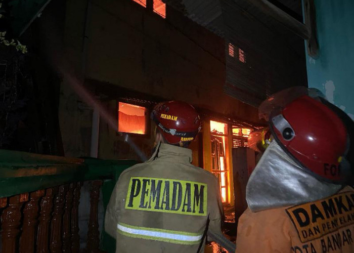 Diduga Alami Korsleting Listrik, Satu Unit Rumah di Kedaton Bandar Lampung Terbakar