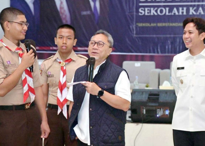 Berkunjung ke SMA Kebangsaan, Menko Zulkifli Hasan Tekankan Mental Berani dan Disiplin