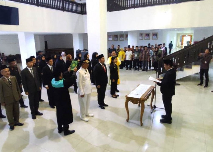 Bupati Pesisir Barat Dedi Irawan Lantik 21 Pejabat, Tekankan Jabatan Sebagai Amanah