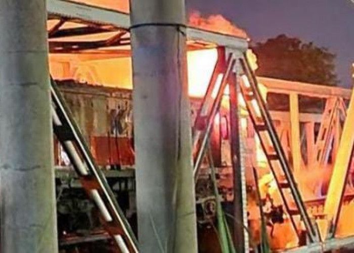 Begini Kronologis Kereta Api Brantas Tabrak Truk di Semarang